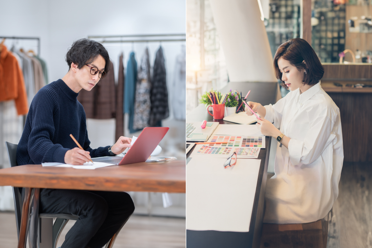 集中してPC作業を行うデザイナーと、色見本を確認するクリエイターのイメージ。