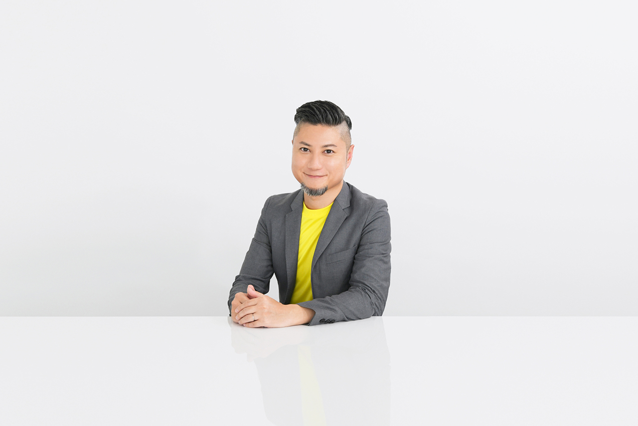 グラフィックデザイナー・アトオシ 永井弘人のプロフィール写真。